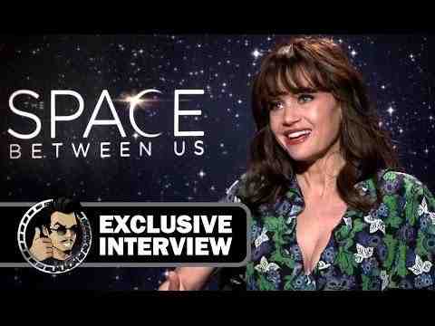 The Space Between Us - Carla Gugino Interview